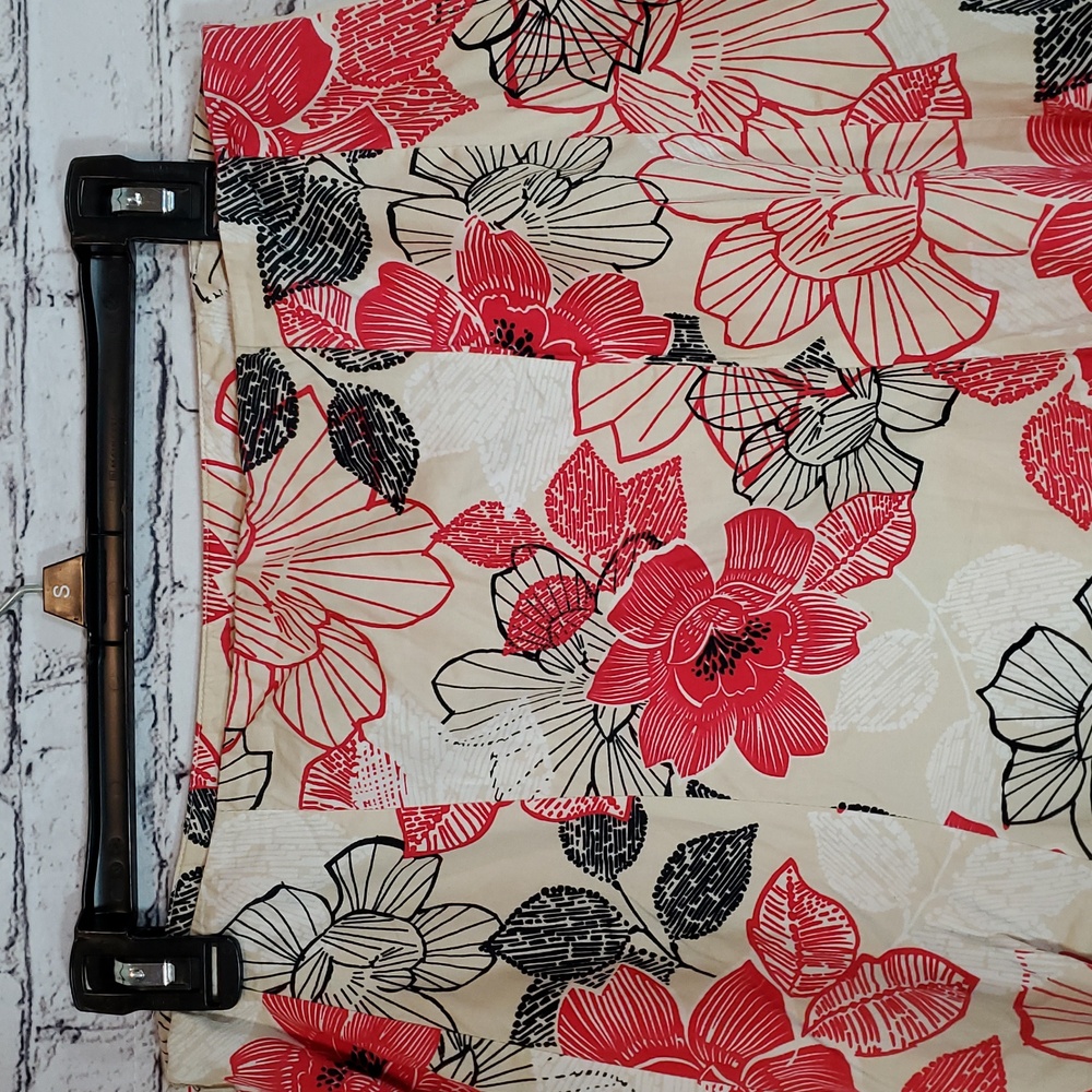 New York & Co. Floral A-Line Skirt — Red, Black, Cream — Size 8 - Picture 3 of 6